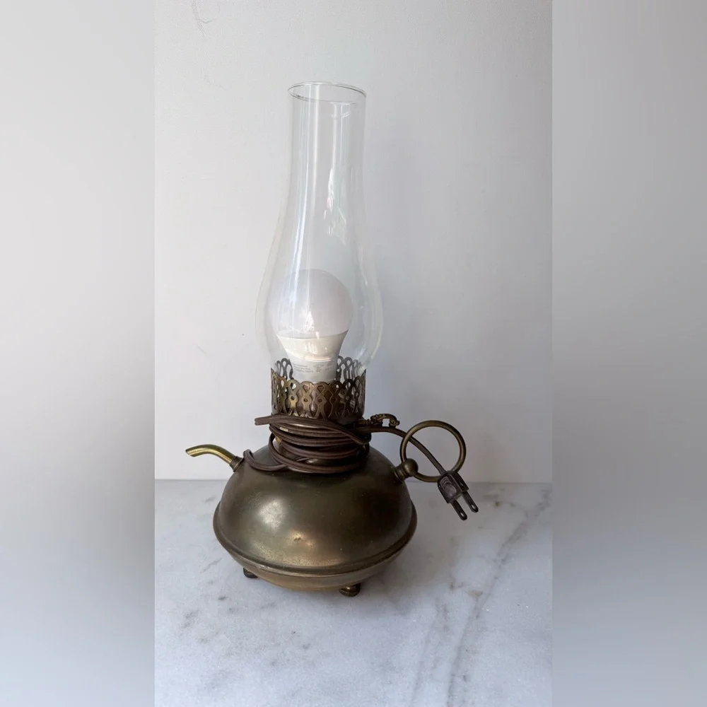 Antique-Style Brass Table Lamp with Clear Glass Chimney - Brass Finish